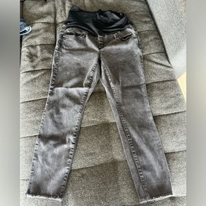 Very nice GAP skinny jeans with distressed hem